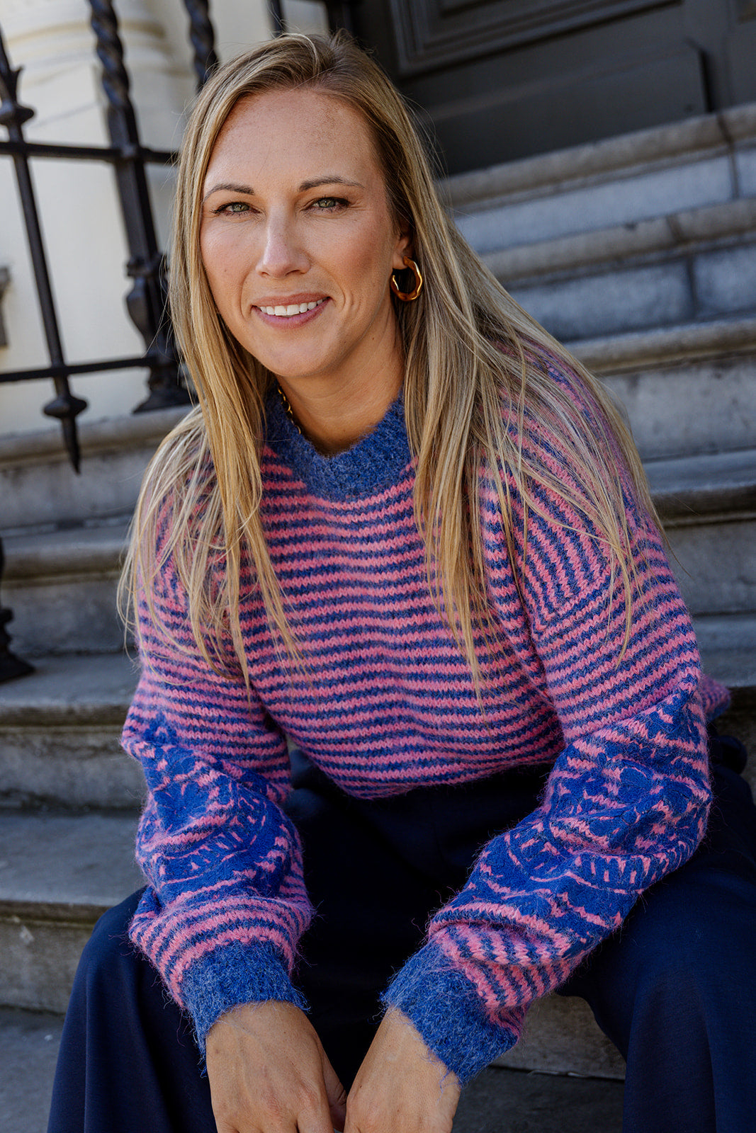 Lola - trui ronde hals met broderie - roze/blauw- laatste stuk