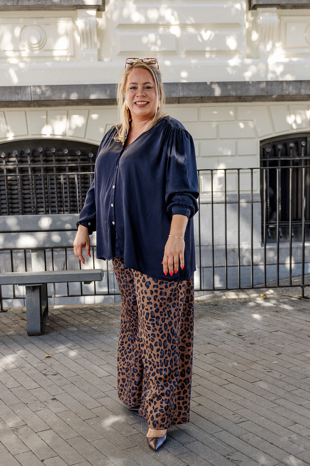IYA - blouse satijn - marineblauw