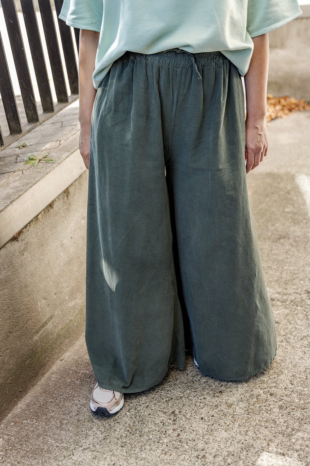 Belly - broek ribfluweel - kakigroen