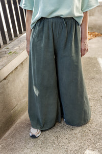 Belly - broek ribfluweel - kakigroen