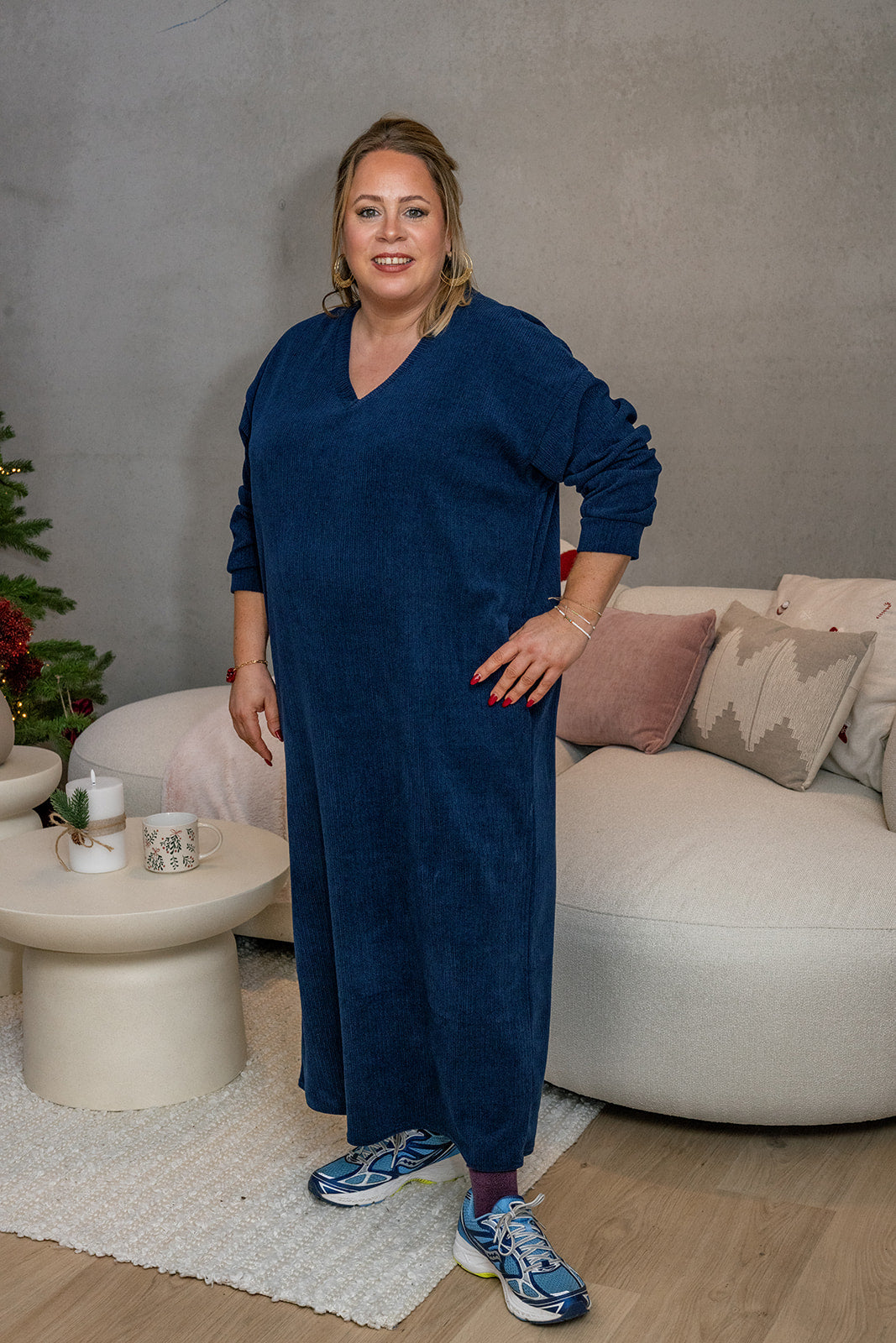 Fran - ribfluwelen sweaterdress V-hals - marineblauw