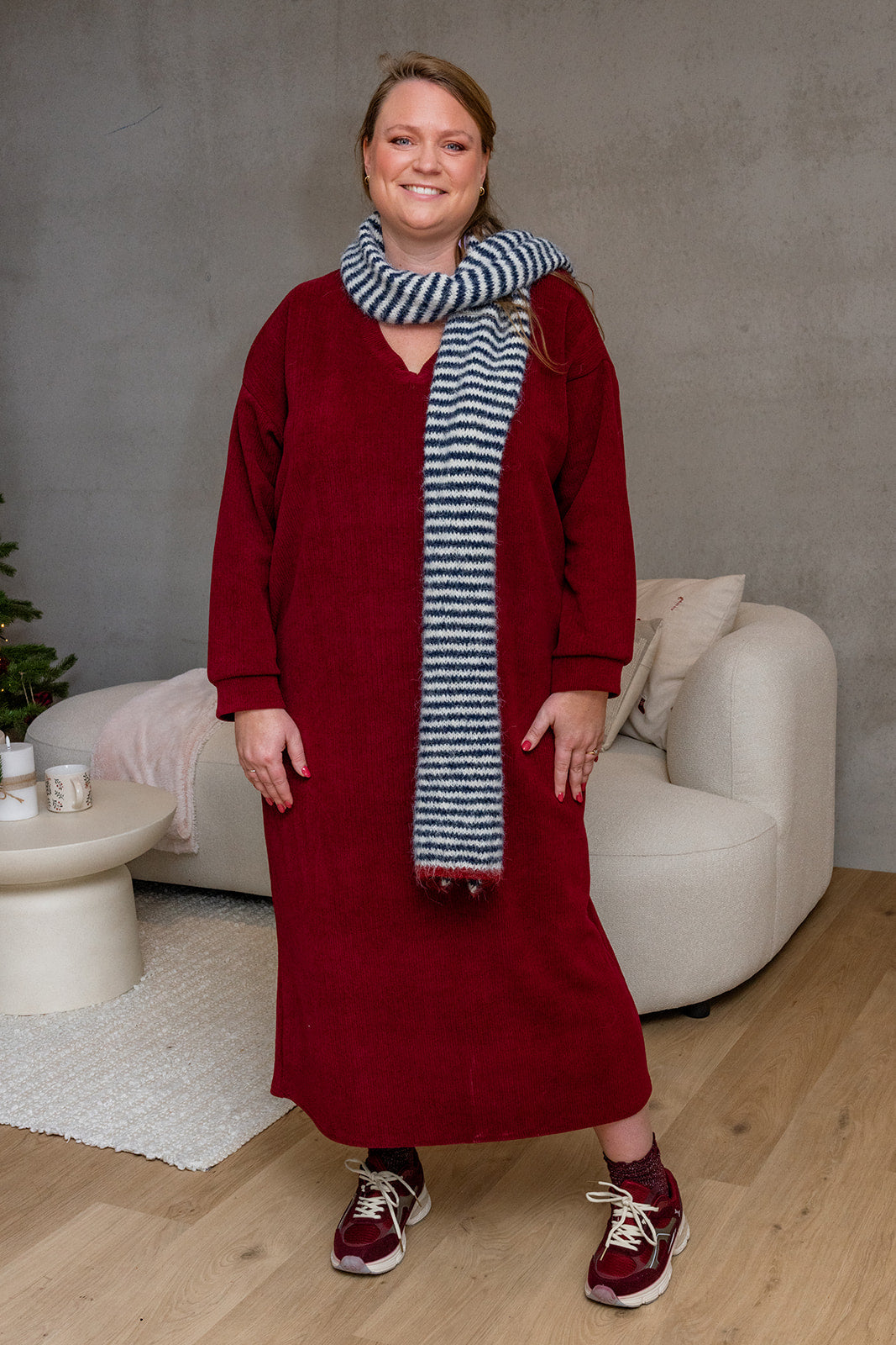 Fran - ribfluwelen sweaterdress V-hals - burgundy