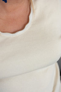 Kate -ribbed t-shirt- ecru (40-48)