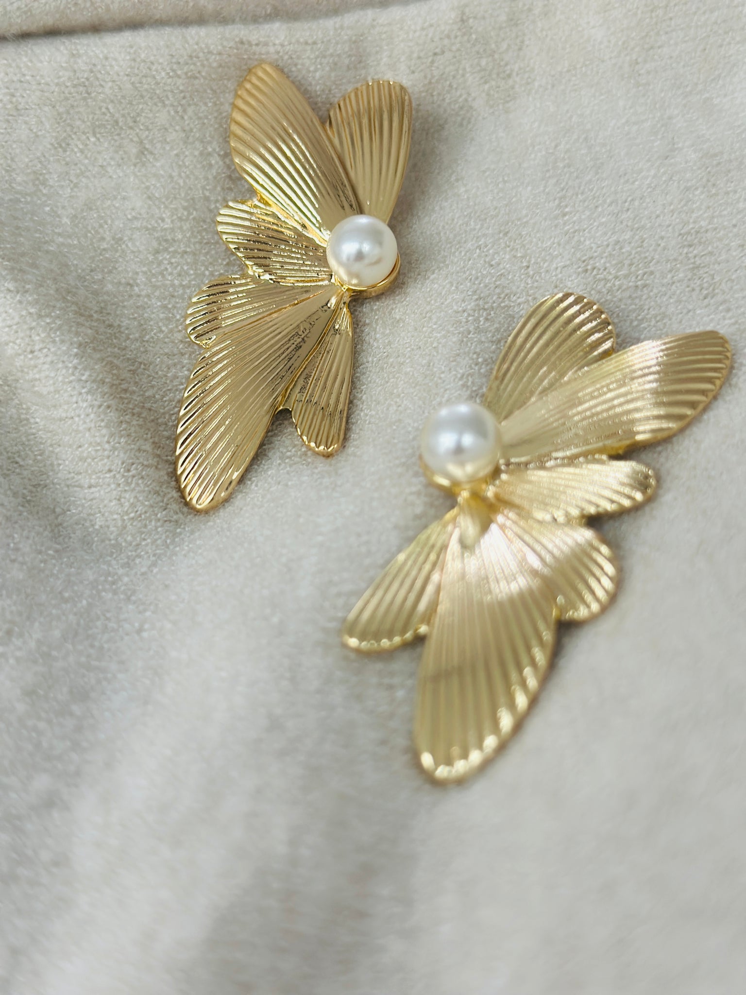 Fly- oorbellen - goud/parel