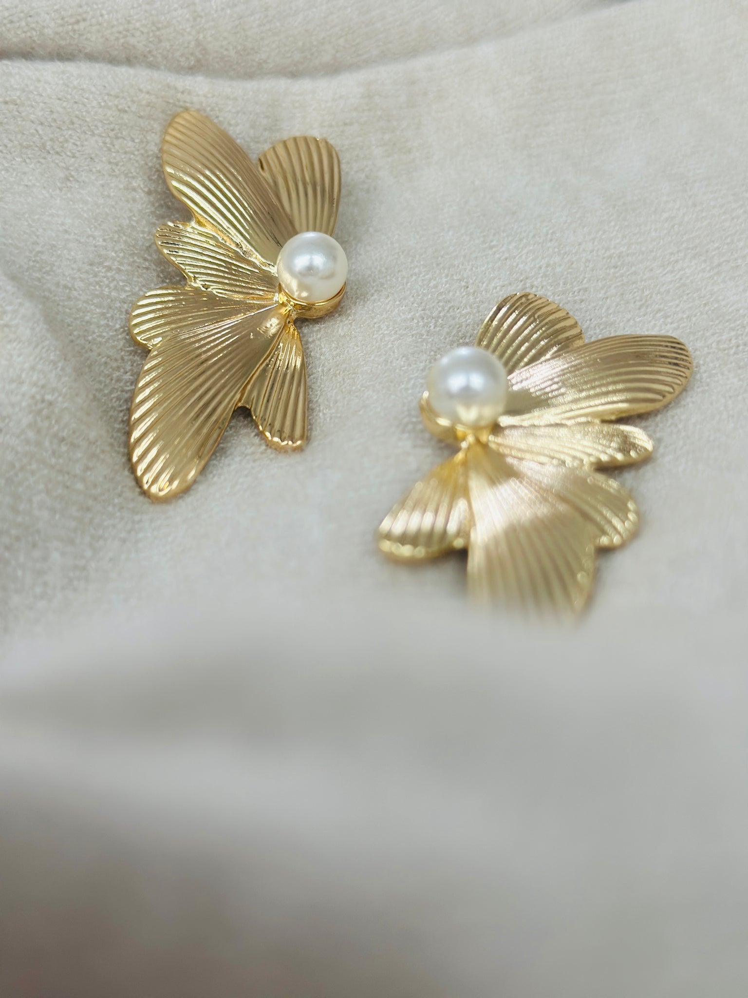 Fly- oorbellen - goud/parel