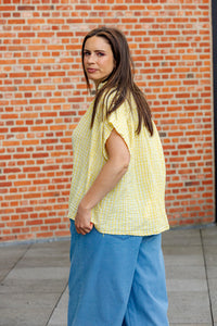 Cian - mouwloze blouse - vichy geel